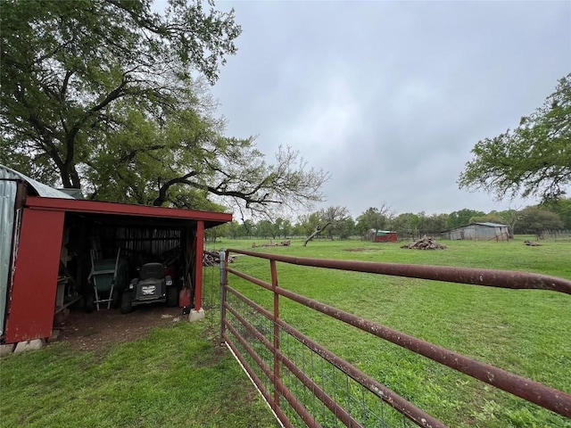 view of yard featuring a rural view