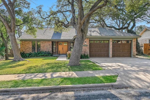 view of front of house with a front lawn and a garage