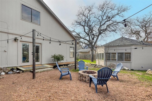 view of yard featuring a fire pit