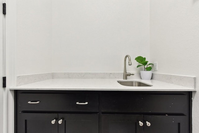 bathroom featuring sink