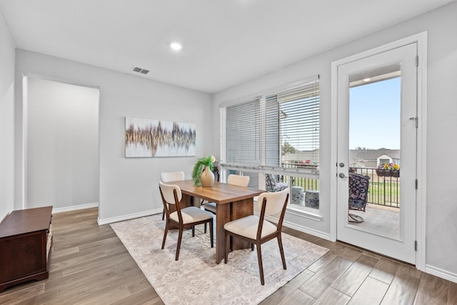 dining space featuring recessed lighting, light wood-type flooring, visible vents, and baseboards