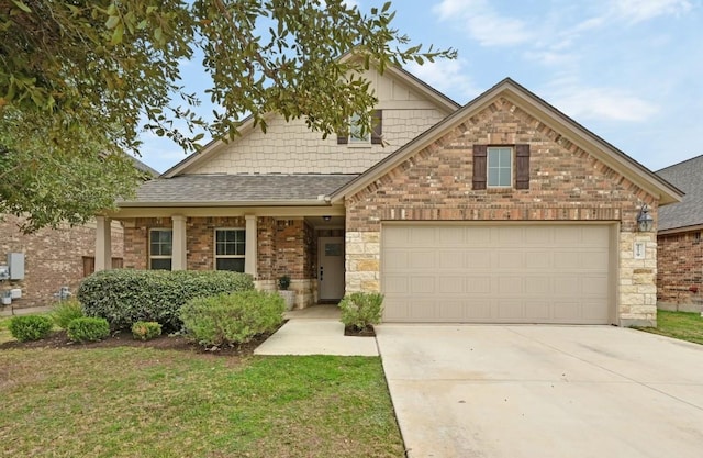 craftsman-style home featuring a front yard