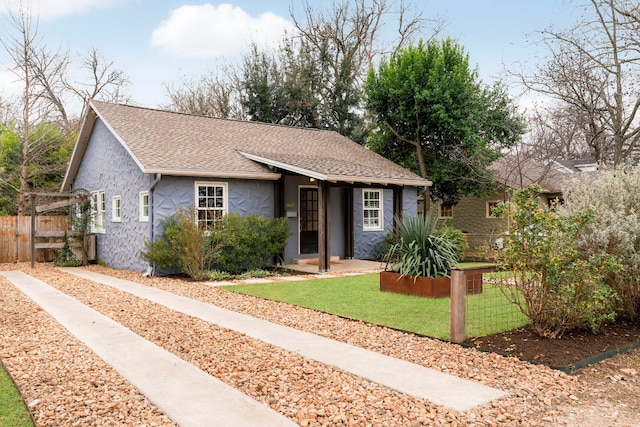 view of front of property with a front yard