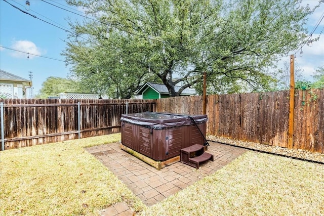 view of yard featuring a hot tub