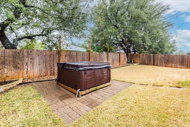 view of yard featuring a hot tub