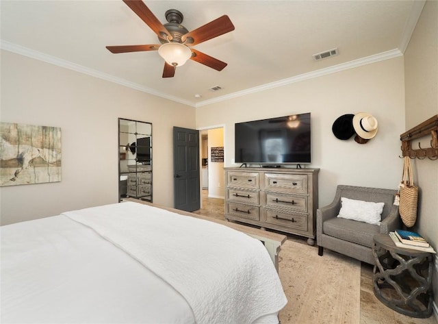 112 Chaumont St, Kingsland, TX 78639 - bedroom featuring a ceiling fan, crown molding, light wood-style flooring, and visible vents