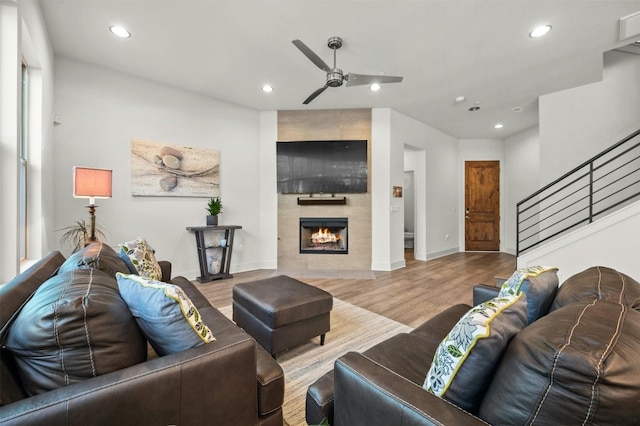 living room featuring recessed lighting, wood finished floors, a ceiling fan, and baseboards