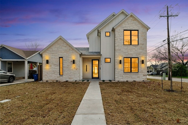 view of modern farmhouse style home