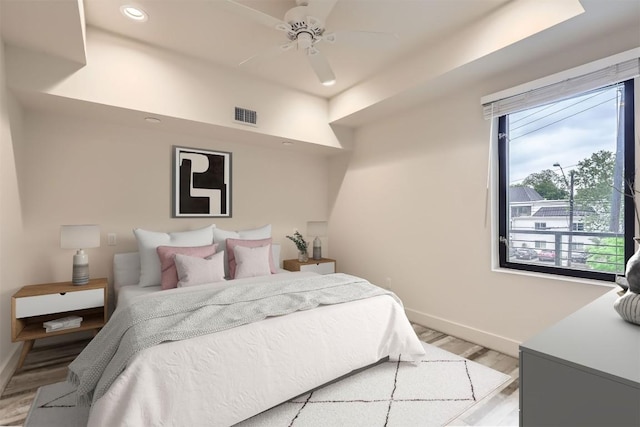 bedroom with recessed lighting, visible vents, baseboards, light wood-style flooring, and ceiling fan