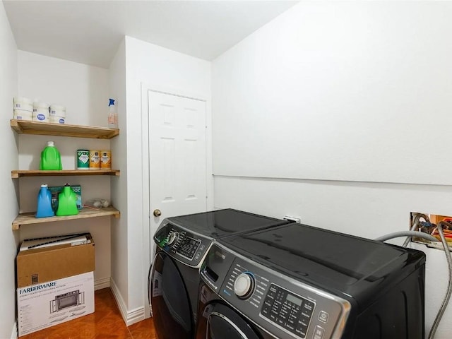 laundry room featuring parquet floors and independent washer and dryer