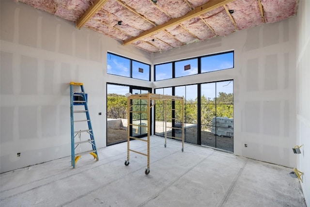 empty room with a high ceiling