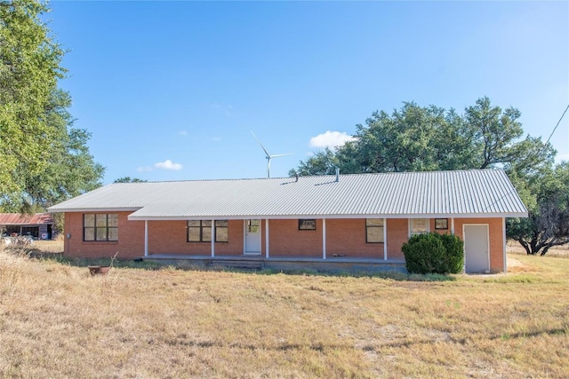 ranch-style home with a front yard