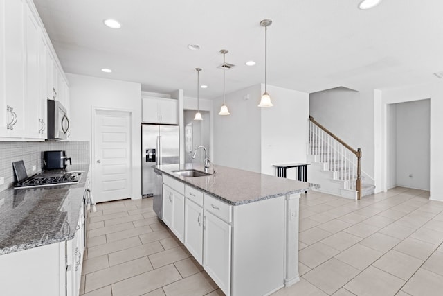 kitchen with visible vents, tasteful backsplash, a sink, appliances with stainless steel finishes, and light tile patterned floors