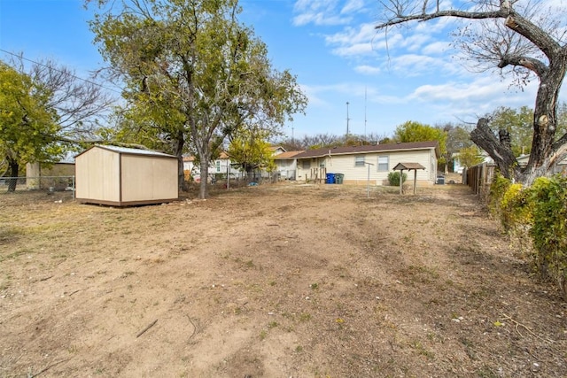 view of yard featuring a shed