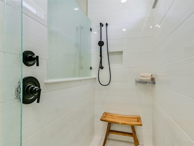 bathroom featuring tiled shower