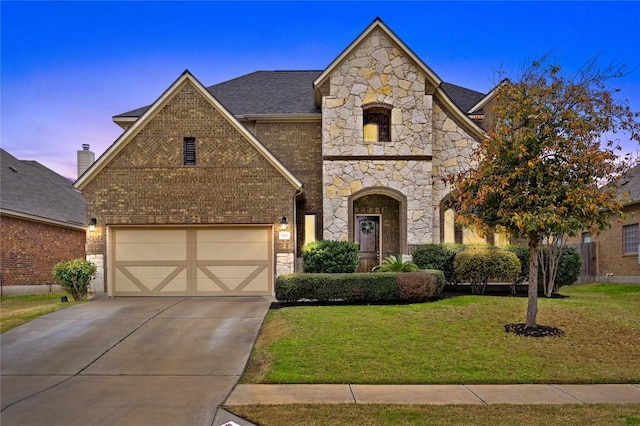 view of front facade featuring a yard and a garage