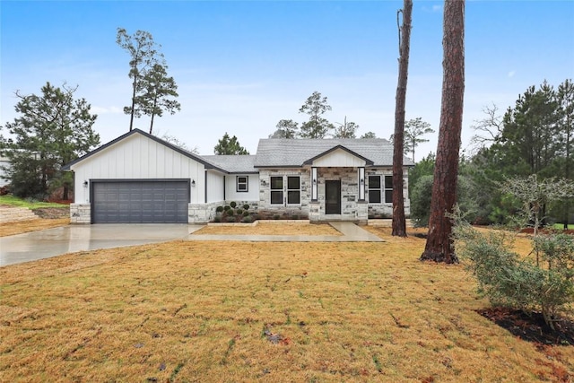 craftsman inspired home featuring a garage and a front yard