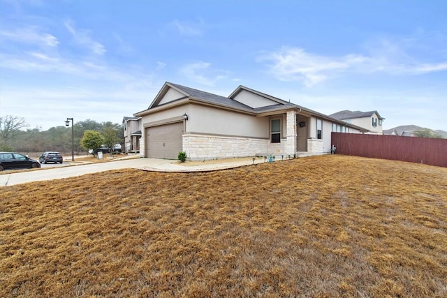 view of front of property featuring a garage and a front yard