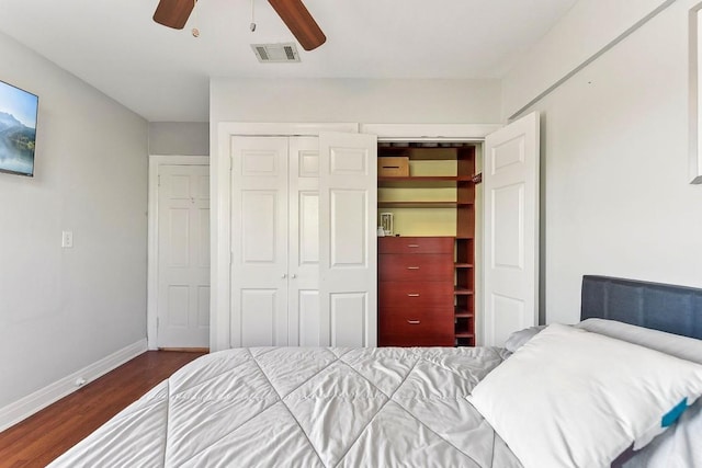906 E 43rd St, Austin, TX 78751 - bedroom featuring dark wood-style flooring, a closet, and ceiling fan