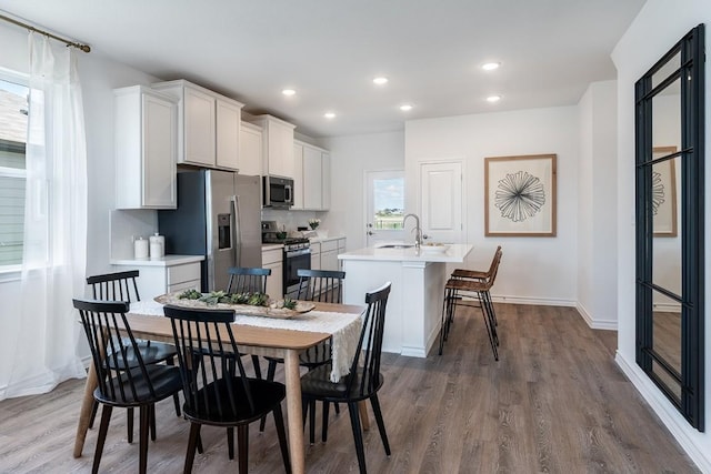 dining area with sink and dark hardwood / wood-style floors