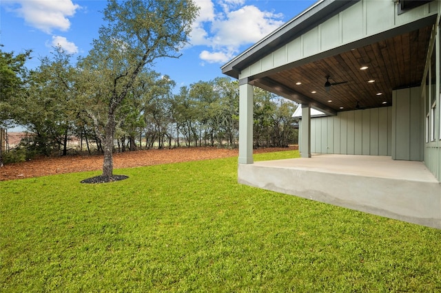 view of yard featuring a patio area