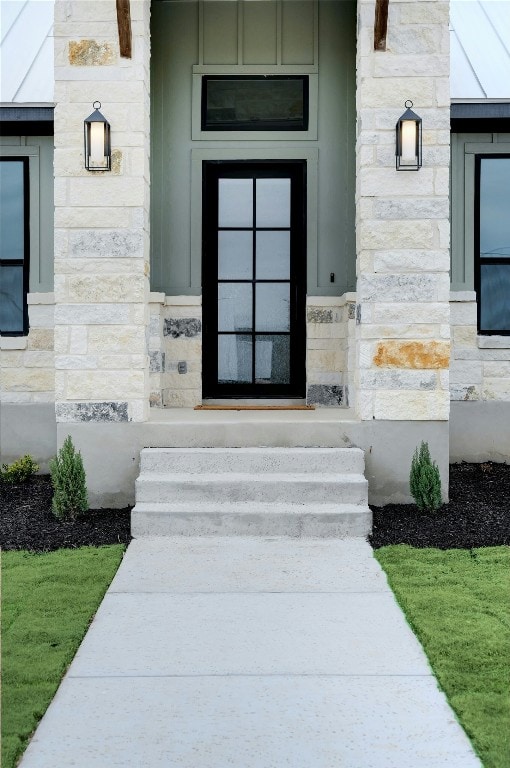 view of exterior entry featuring stone siding