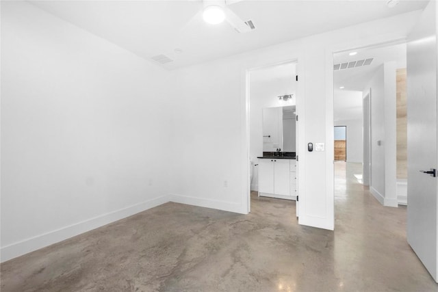 unfurnished bedroom featuring ceiling fan