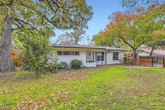 1713 Mariposa Dr, Austin, TX 78741 - ranch-style house with brick siding