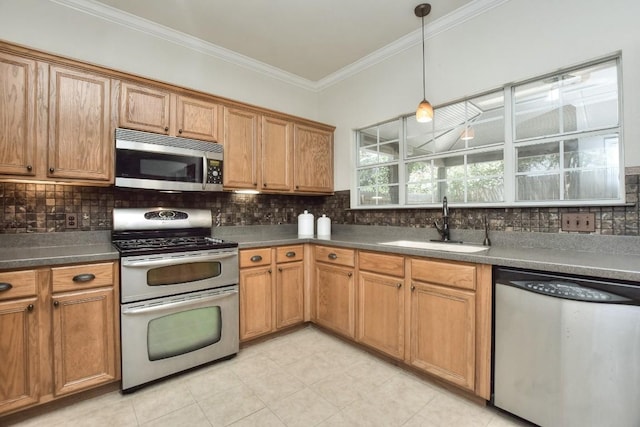 123 Parque Vista Dr, Georgetown, TX 78626 - kitchen featuring stainless steel appliances, a sink, crown molding, tasteful backsplash, and decorative light fixtures