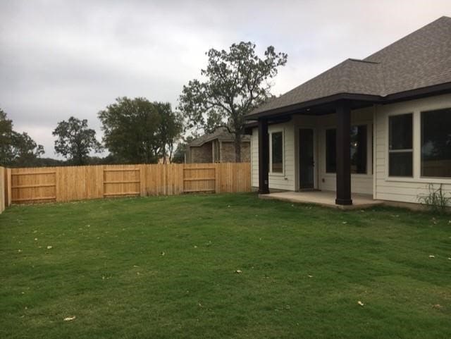 view of yard featuring a patio area