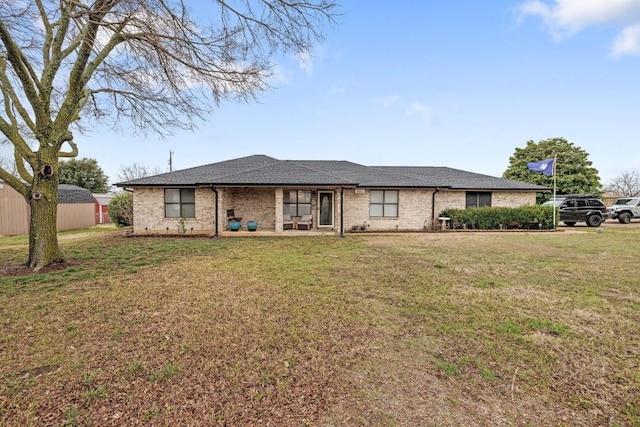 single story home featuring a front yard