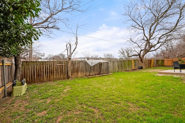 view of yard featuring a patio