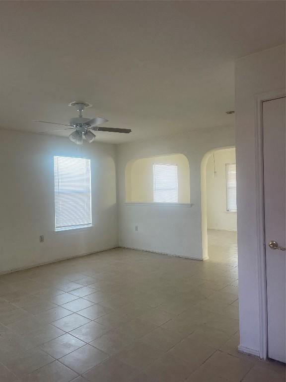 unfurnished room featuring ceiling fan