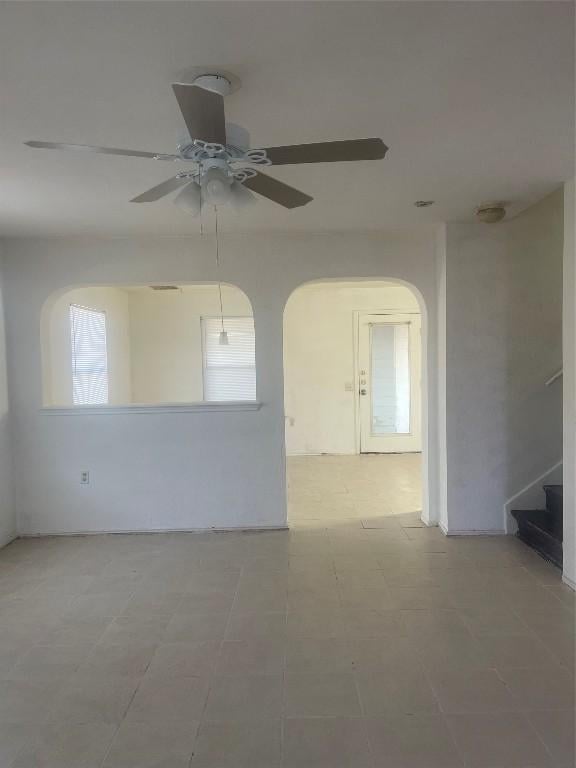 unfurnished room featuring ceiling fan