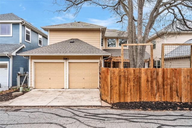 view of front property featuring a garage