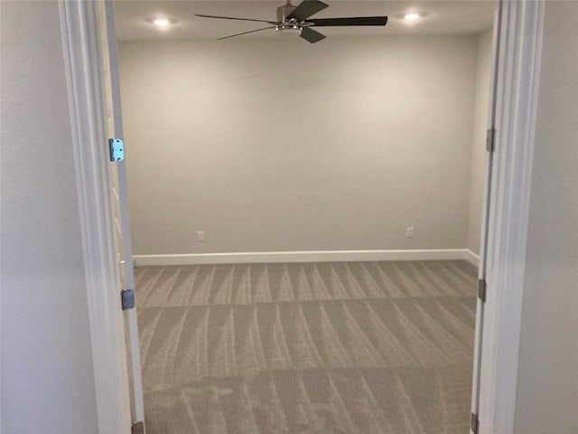 carpeted empty room featuring ceiling fan