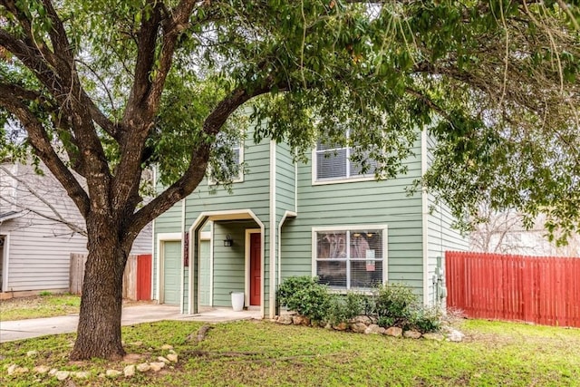 view of front of home featuring a front lawn