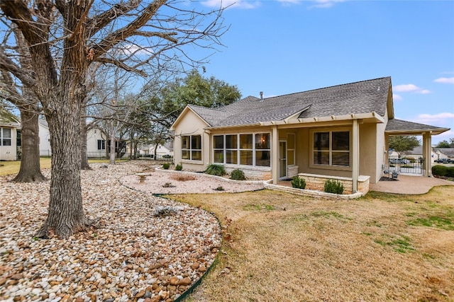 view of front of house featuring a front yard