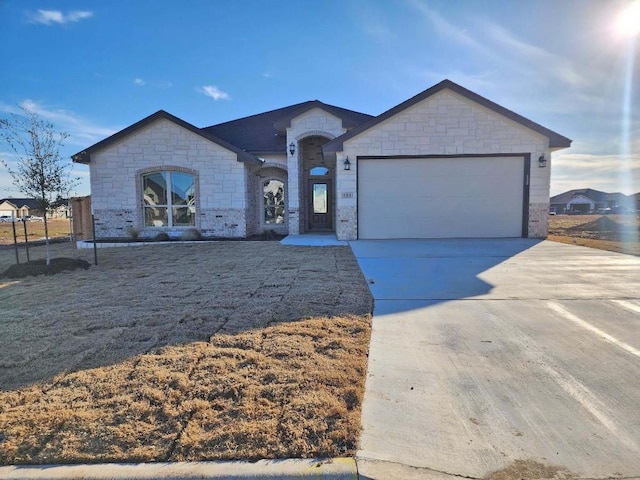 view of front facade with a garage