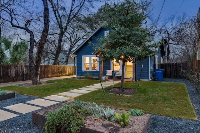 view of front of house featuring a front yard