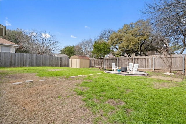 view of yard featuring a storage unit