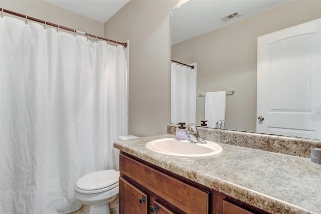 218 Cloud Rd, Hutto, TX 78634 - bathroom with vanity, toilet, and a shower with curtain