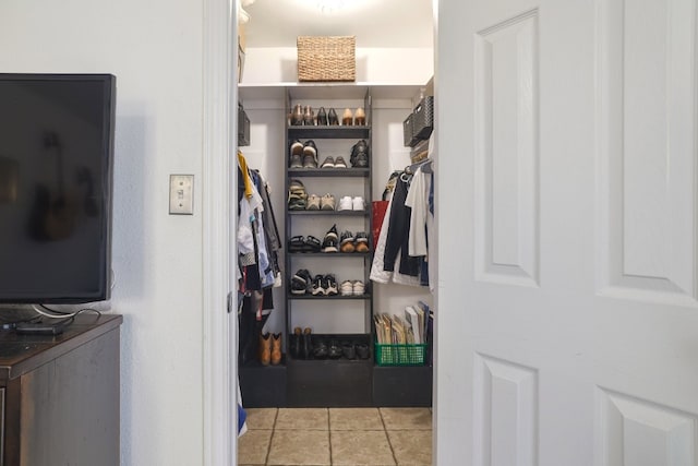 walk in closet with light tile patterned flooring