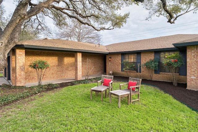 view of yard with a garage