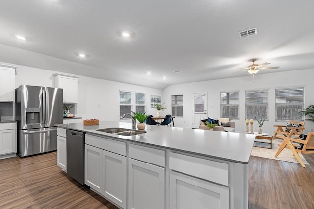 501 Bluejack Way, Hutto, TX 78634 - kitchen featuring appliances with stainless steel finishes, a sink, ceiling fan, dark wood-style floors, and recessed lighting