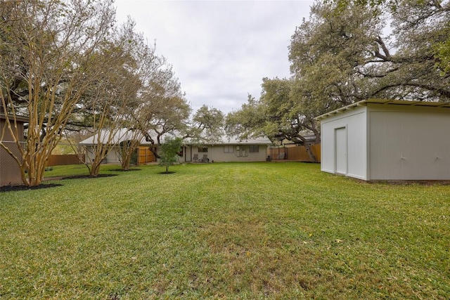 view of yard featuring a storage unit