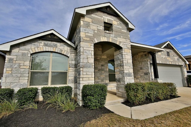 view of front facade featuring a garage