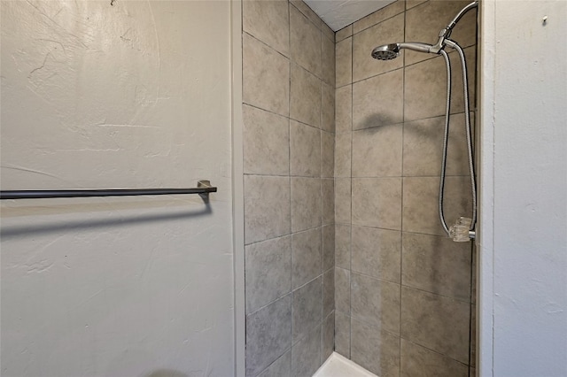 148 W Castleshoals Dr, Granite Shoals, TX 78654 - full bathroom featuring tiled shower
