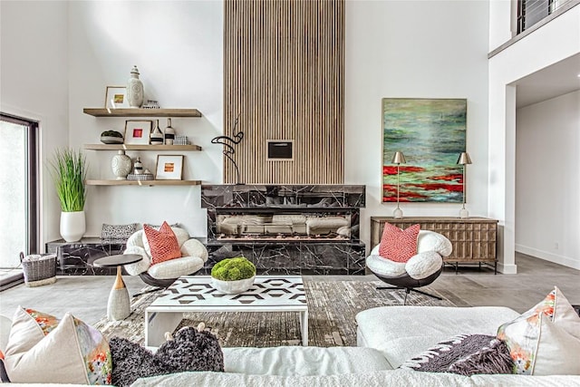 1012 Impala Dr, Granite Shoals, TX 78654 - living room featuring a high ceiling and baseboards