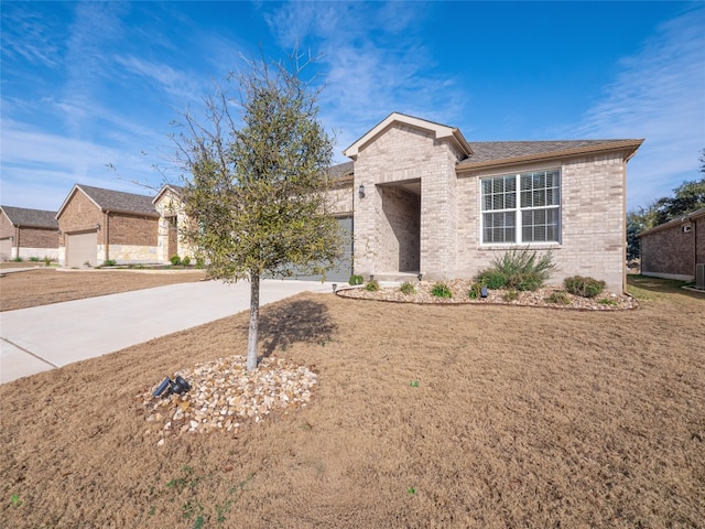 view of front of home featuring a garage and a front yard